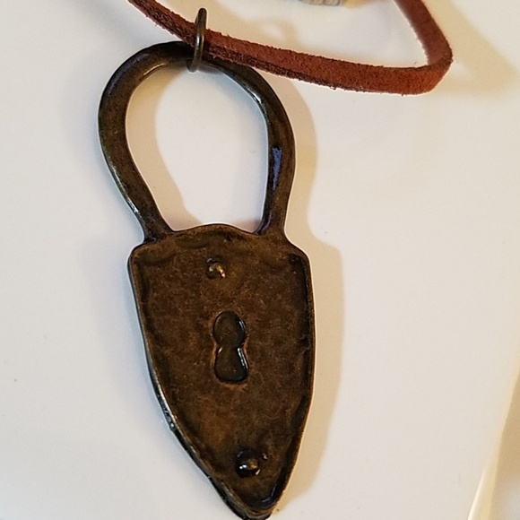 Vegan Suede Necklace 18" Brown Lock - Picture 2 of 2